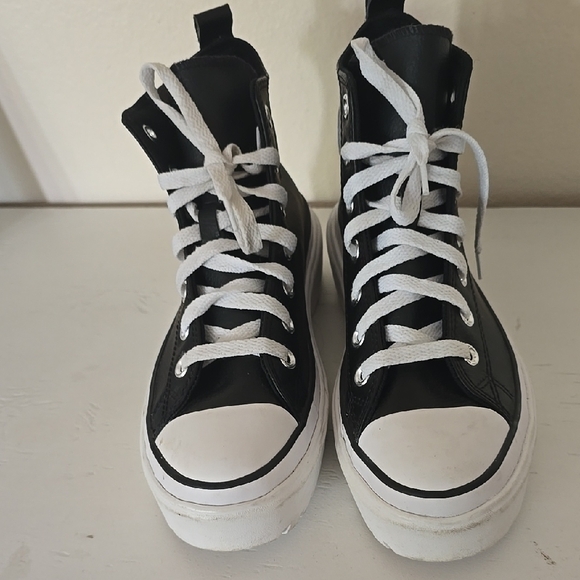 NWOT Chuck Taylor Converse Black and White High-Top Sneakers - Picture 3 of 8